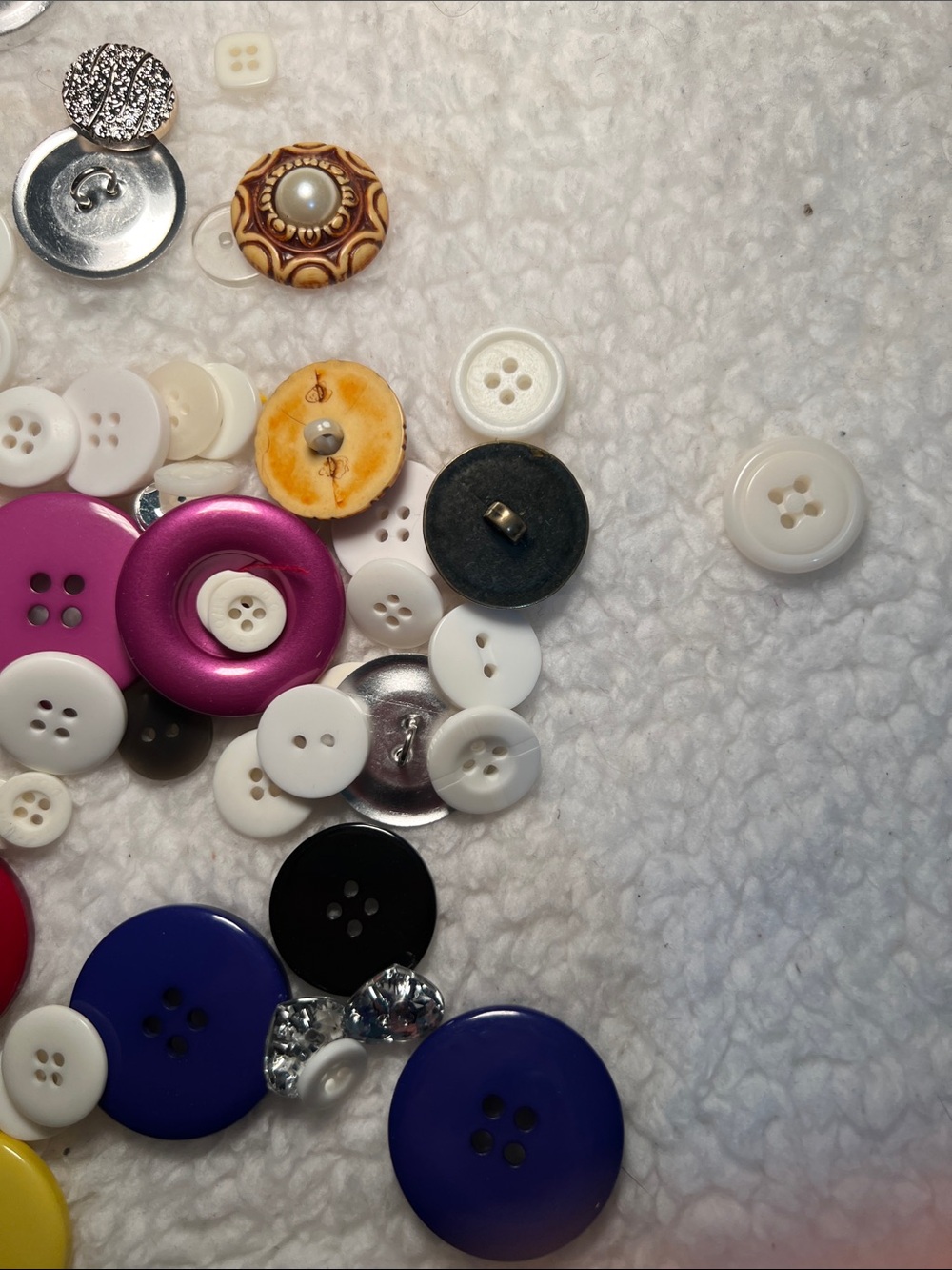 Mixed Color Sewing Button Lot - Picture 5 of 6